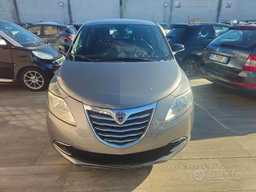 LANCIA YPSILON 1.3 95CV PLATINO INTERNI IN PELLE