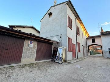 CASA SEMINDIPENDENTE A CASALBUTTANO ED UNITI