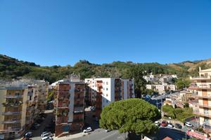 Via Pietro Castelli - Doppi servizi e posto auto