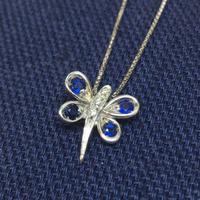 Collanina con libellula in oro bianco 750