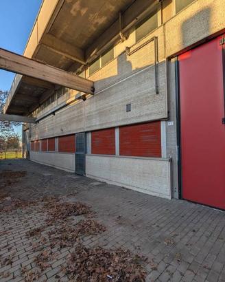 Immobile di 400 m² con 2 locali a Bologna