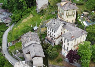 Casa indipendente di 290 m² con più di 5 locali a 