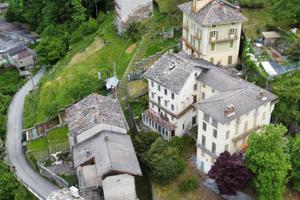 Casa indipendente di 290 m² con più di 5 locali a 