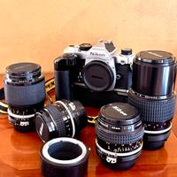 Macchina Reflex Nikon FM + 4 Obbiettivi serie AI