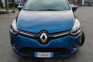 Renault Clio anno 2918 km 157 Mila perfetta a 6200