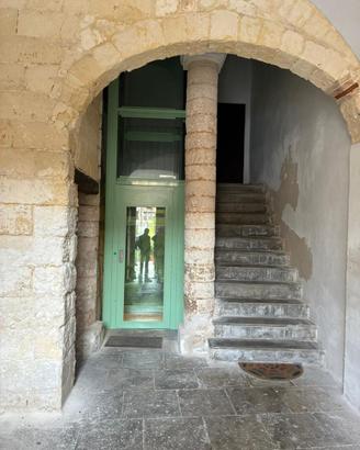 Piazza Tola -trivano come nuovo con ascensore