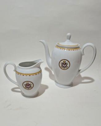 Elegante set composto da caffettiera e lattiera, r