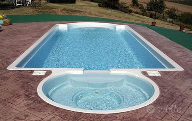 Piscine monoblocco in VTR by CMP Spa rinforzate