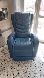 Poltrona e divano elettrici in pelle