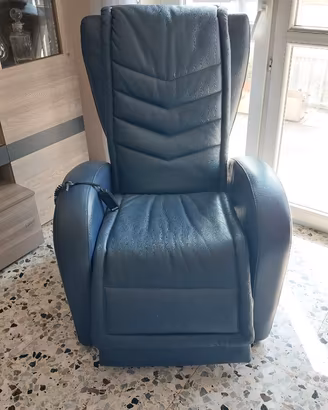 Poltrona e divano elettrici in pelle