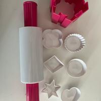 mattarello tagliabiscotti multiforma di Barbie