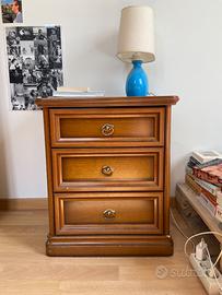 Comodino Vintage in Legno – 3 Cassetti