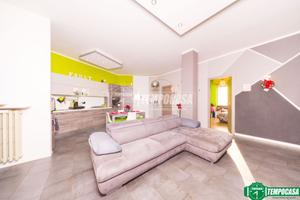 QUADRILOCALE CON DOPPI SERVIZI IN CENTRO