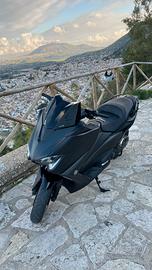 Yamaha t max 560