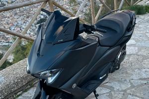 Yamaha t max 560