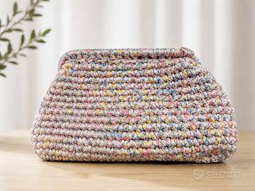 Borsa artigianale intrecciata ad uncinetto multico