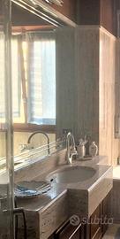 Piano bagno con lavabo incassato