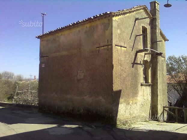 Casa da ristrutturare con giardino - Altro