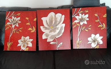 3 QUADRI CON FIORI IN RILIEVO SU TELA. FUORIGROTTA