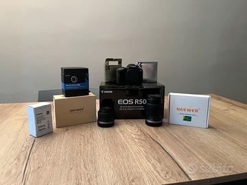Canon EOS R50 + 2 obbiettivi RF-S + accessori vlog