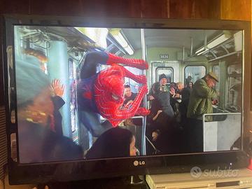 Tv LG 32 pollici, tecnologia Edge-Led FullHD