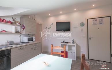 BILOCALE RISTRUTTURATO CON BOX AUTO IN CENTRO A MI