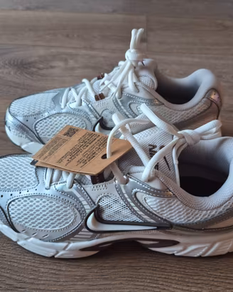 Nike V2K Run Taglia 42 - Nuove in Scatola/Etichett