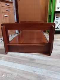 Tavolino in legno con vetro 