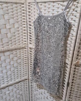 Vestito da donna argentato con paillettes