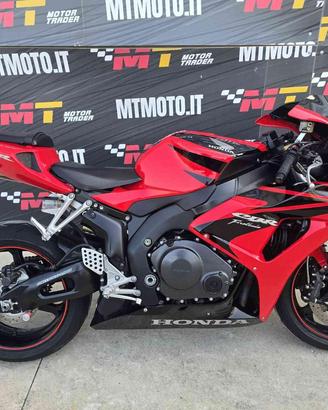 HONDA CBR 1000 RR 35 Foto e Video 360
