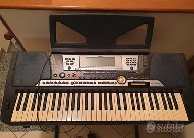 Yamaha PSR-540 con accessori