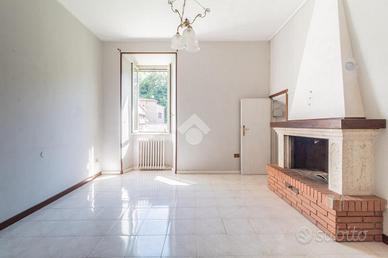 4 LOCALI A BASSANO ROMANO