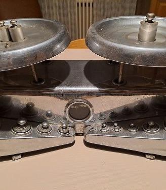 bilancia a due piatti