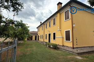 Villa singola con giardino esclusivo a Lama Polesi