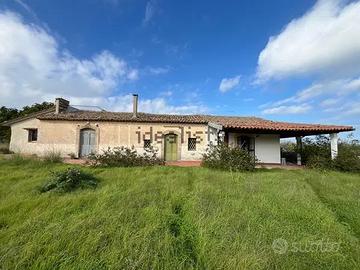 Casale + 7 ettari terreno