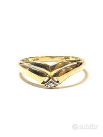 Anello in oro con diamante