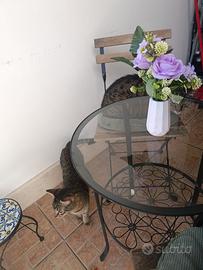 Vaso con fiori artificiali