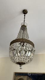 Lampadario vintage in ottone e vetro. Elegante