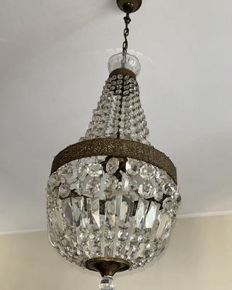 Lampadario vintage in ottone e vetro. Elegante