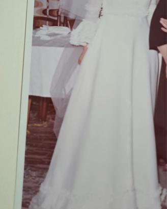 vestito da sposa vintage con strascico 