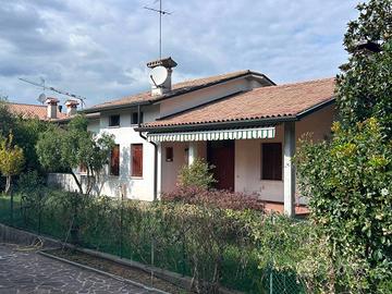 Villa di 280 m² con più di 5 locali e box auto dop