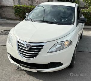 Lancia Ypsilon 1.2 69 CV 5 porte S&S Gold