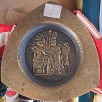 Piatto decorativo egiziano svuotatasche in bronzo