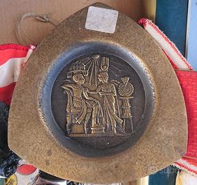Piatto decorativo egiziano svuotatasche in bronzo