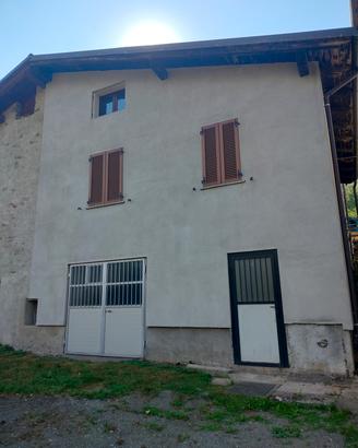 Bilocale con piccolo terreno . No box. 