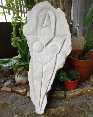 scultura in pietra locale scolpita a mano