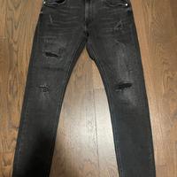 Jeans strappati Zara
