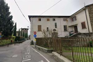 Stabile-Palazzo a Ambivere