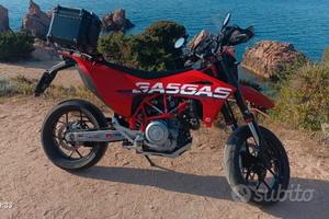 Gas Gas SM 700 uguale a  Husqvarna 701 e KTM  690