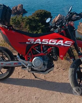Gas Gas SM 700 uguale a  Husqvarna 701 e KTM  690